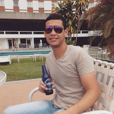 La vida es un reto; vívela, siente, ama, ríe, llora, juega, gana, pierde, tropieza, pero siempre levántate y sigue