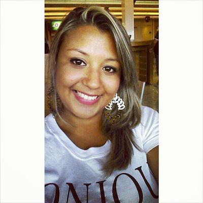 Não basta sonhar. Você tem que realizar. Não basta falar. Você tem que agir. Não basta querer. Você tem que merecer. (Blair Waldorf)
