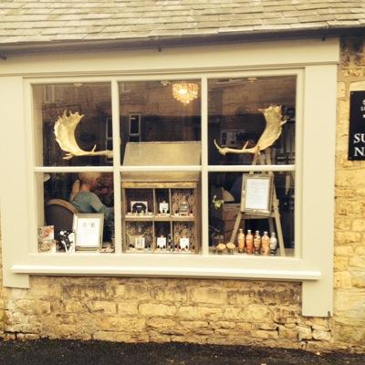 luxetanandnails's profile picture. london style express nail and tanning bar in the cotswolds. Famous for its acrylics and published artist katieluxe fully stocked nail
bar with ciate-opi-shellac