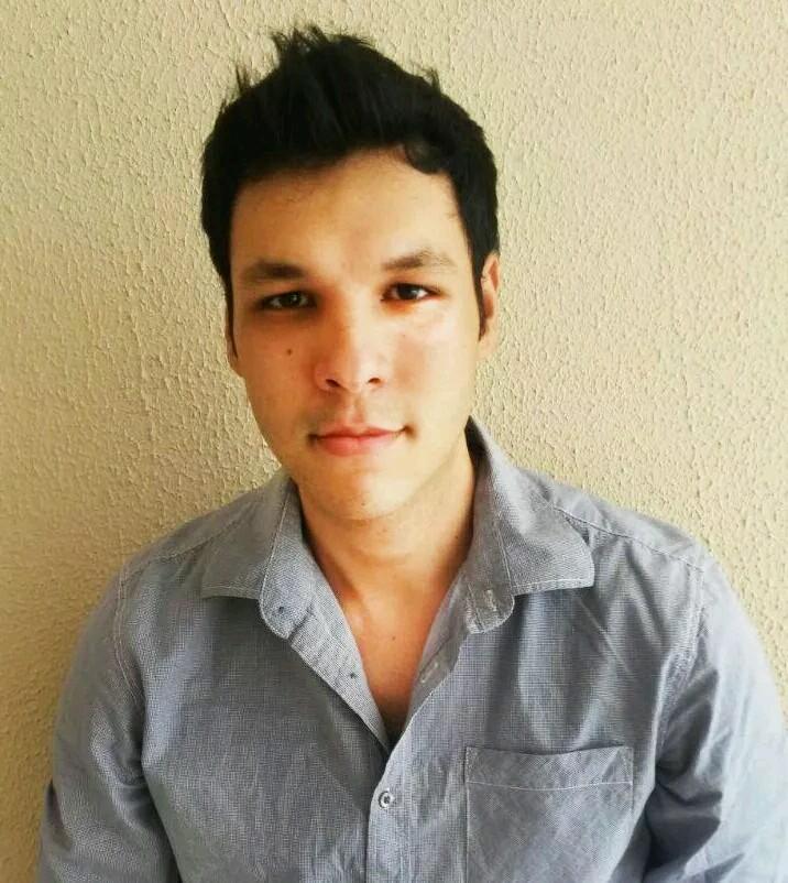 Cristão, eternamente dependente, eterno adorador, eternamente grato, eternamente em fase de mudanças. Futuro Jornalista, futuro pai e eternamente filho
