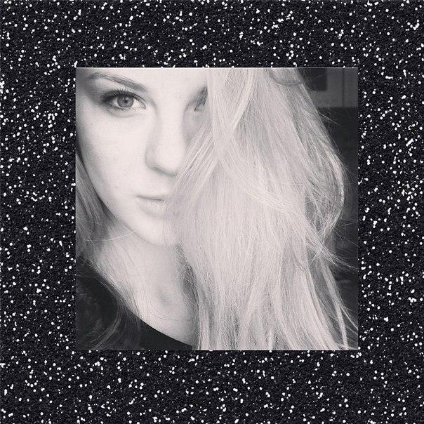 AnyaRomanova3's profile picture. mimimi