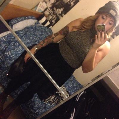 Wanna eat pizza and watch murder documentaries ? Instagram-megoflaherty Snapchat-megoflah