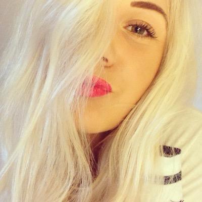 Lyndsay12x's profile picture. 