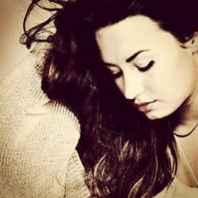 Sim faço parte do fandom de uma louca que se cortava