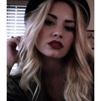 i just gave you a free follow, follow @pxlisades please? :)