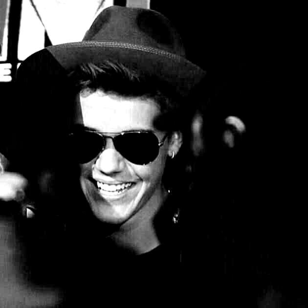 BiebsWithCheryl's profile picture. If you see this, tweet #BieberMeetFalum to help make my dream come true. Read my story here:  http://t.co/lmvs4FLlvh