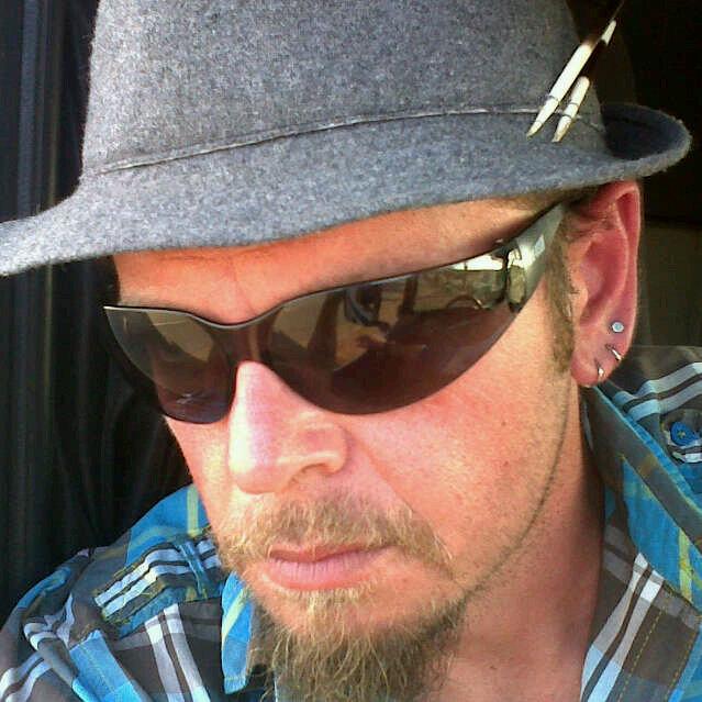 37 year old long distance trucker. Grew up in Robertson, WC. Creative and social.