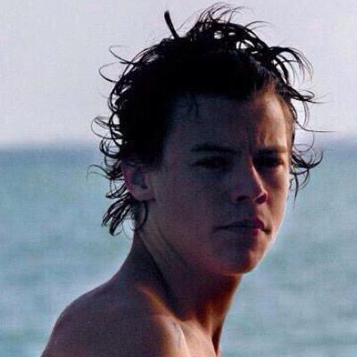 calma se vc esta aqui e eu estou aqui entao quem esta pilotando harry stylse???!?!??!!??!??!,!