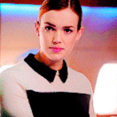 Jemma Simmons- Biochemist | Grateful for having @TheCombatWard by her side. With him she feels protected. #BioSpecialist | AoS RP.