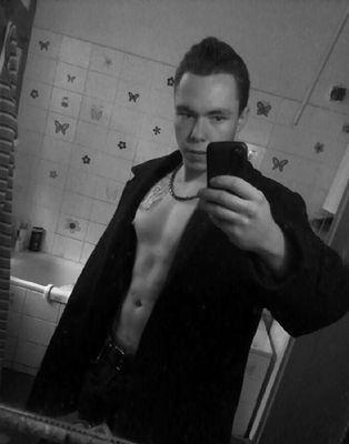 nikdy se nikomu nesnaž podobat... buď originální :))