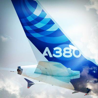 Information, data, news, pictures and images on this amazing and wonderful plane. A380