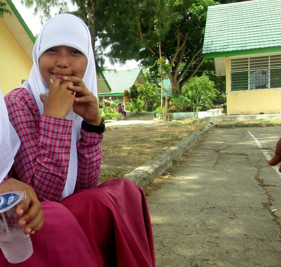 Indra sri dewi | IX TKJ 1| SMK NEGERI 1 SENGKANG | 15 Des 1996 | Lovely Red_Yellow_ and Black