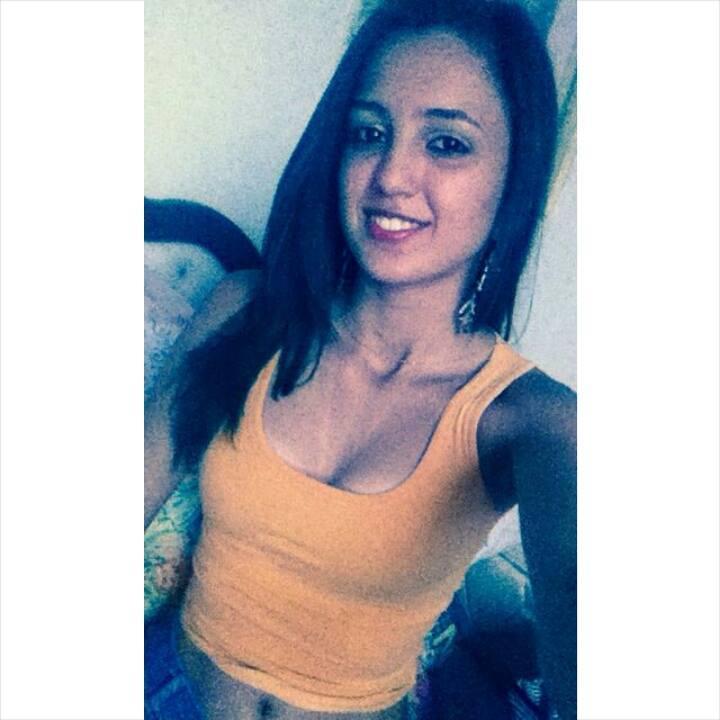 ''Dê valor pra quem esta do seu lado, e faz de tudo pra te ver bem, por que pra te iludir tem muitos, mas pra te fazer feliz são poucos.''
