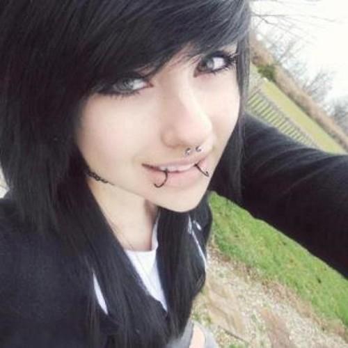 Hi, I'm Katelyn but you can call me Kat :) I'm from Cali, the Summer Vacation State! My nickname is Kit Kat. Kik me at MissHazelEyes131.❤