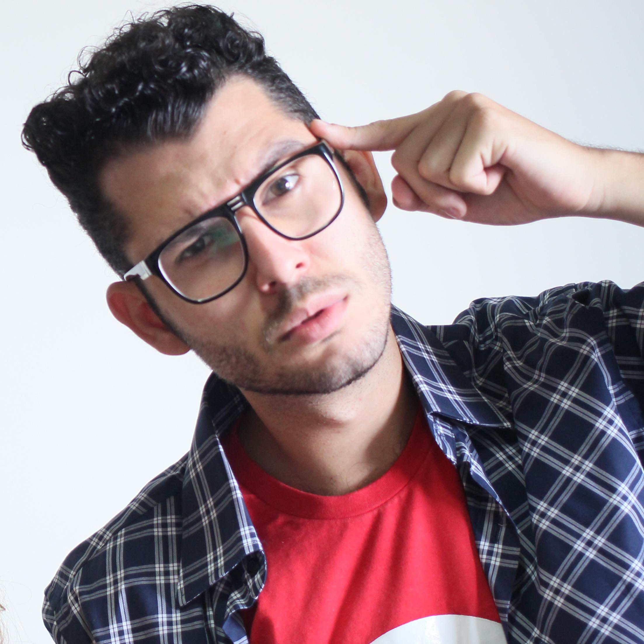 Compositor, Roteirista, Ator e Engenheiro Civil nas horas vagas.