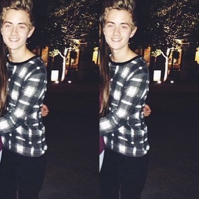 ∞My name is Ashton, more like trashin∞