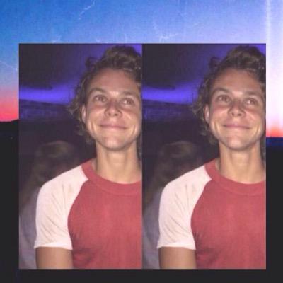 FREE FOLLOW! GO FOLLOW @nelissaupdaters NOT THIS ACCOUNT ;)