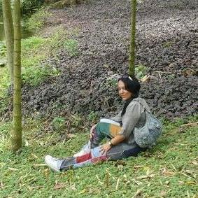 Violeta como el Cometa madre cubre con tu amor a la patria y permite que la mariposa emprenda su vuelo en paz