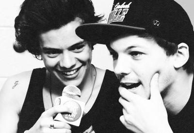 My Name? Anais ! Follow: @ni4llxsmilex DIRECTIONER&5SOSFAM **Larry**