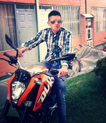 Futuro DJ/PRODUCTOR,pensador,soñador y amante de LA MUSIK...
