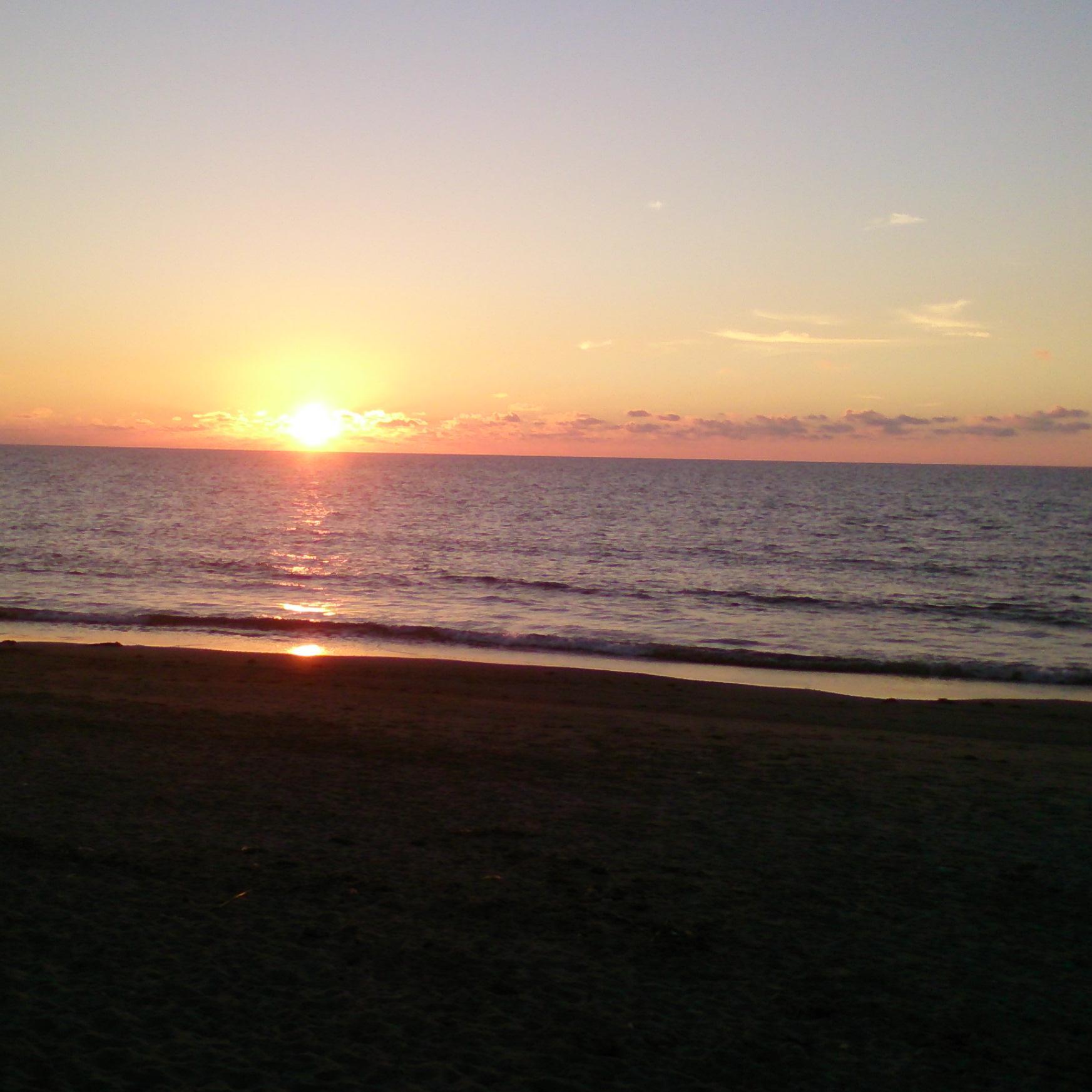 ともかく海が好き！荒れた海、静かな海、朝の海、夕方の海。海は様々な表情を持っています。画像をお借りしたりするかもですが、つぶやきたいと思います！