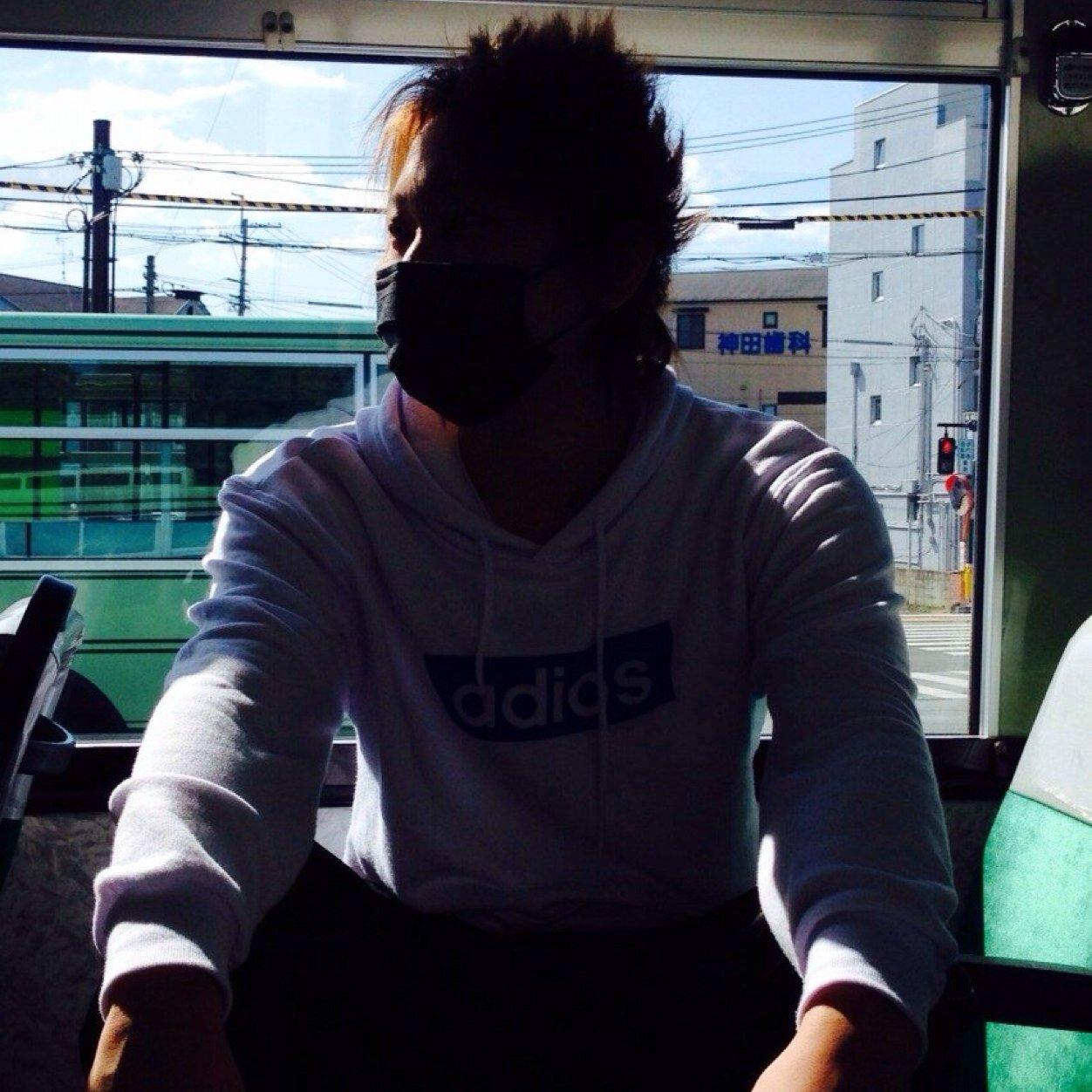 好きなもの：TOKIOファンになって大体10年。特にギターの人が好きです。TOKIO、映画、時々仕事、たまに椎名林檎さんについて呟いてます。フォローするも外すもフォロワーじゃなくても絡むもお気軽にどうぞ。普段はブログとかにいます。メンバーの画像（TV・雑誌・新聞）をネットに掲載する方は苦手。