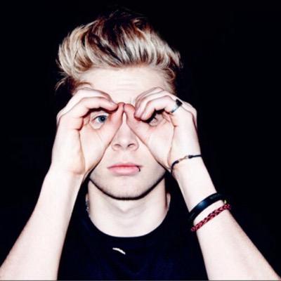 so i tried to follow luke's girlfriend on twitter but it just said 'get a original bio.'