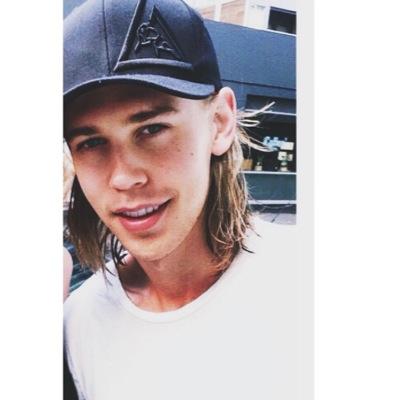 AxelKyddHRPG's profile picture. Who told you to read my bio