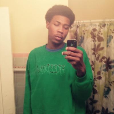 i play ps3 add Zpowerful- live stream on http://t.co/fe01ZkzmHx i want more people to watch me play on my stream just trying to be a pro player