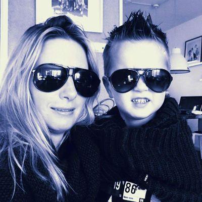 Moeder van Kess & Mitz, getrouwd met Roel, levensgenieter, zon & strand, wijntjes, vriendinnen!