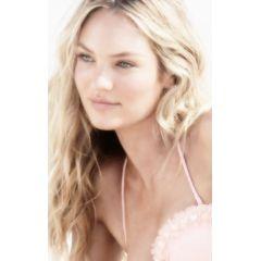 23. Angel de Victoria's Secret. Amante de la pizza y los animales. Actualmente soltera.