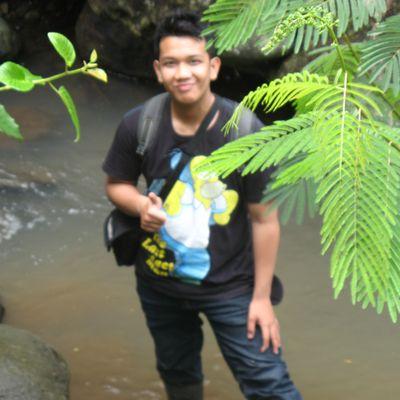 membiru di kota santri_mati pun kami wani ..
 
 
 
 PANCEG DINA GALUR, AKUR JEUNG DULUR, NGAJAGA LEMBUR. PERSIB SALAWASNA