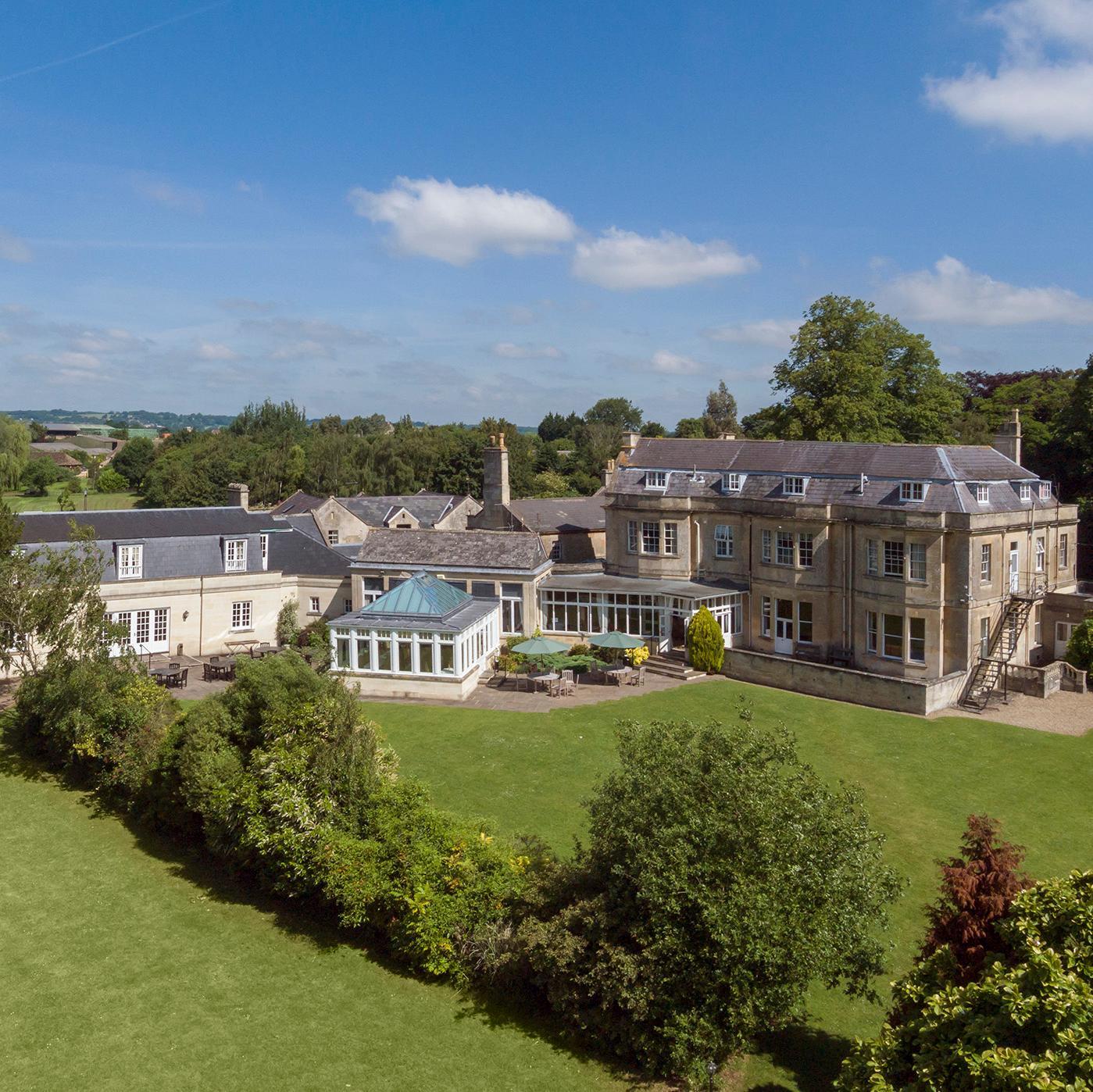 The official Twitter page for Leigh Park Hotel, Bradford-on-Avon. Overlooking the Wiltshire Downs and just a 15 minute drive from #Bath centre. 
#BestWestern