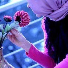 ilove_m_b's profile picture. يَسْأَلُوني عَن مَدَى ثِقَتِي بِنَفْسِي فَأَجَبْت :~
أَلَيْس وَآَثَق الْخُطْوَة يُمْشَشَي مُلْكَا .!
فَمَا بَالُكم وَانَا الْمُلْكَــة.

{الخاص ممنوع }