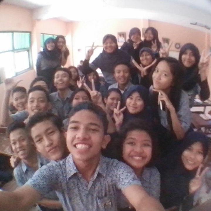 mrs. Dwi Cahyani|| official of SembilanEnam JHS14|| 14'17 || lulus un!