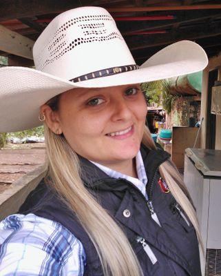 Assessora de Arena da ekip Flavio Rogerio Locutor de Rodeio.  Faco Laço Comprido  3 Tambores e sou Locutora de prova de 3 Tambores