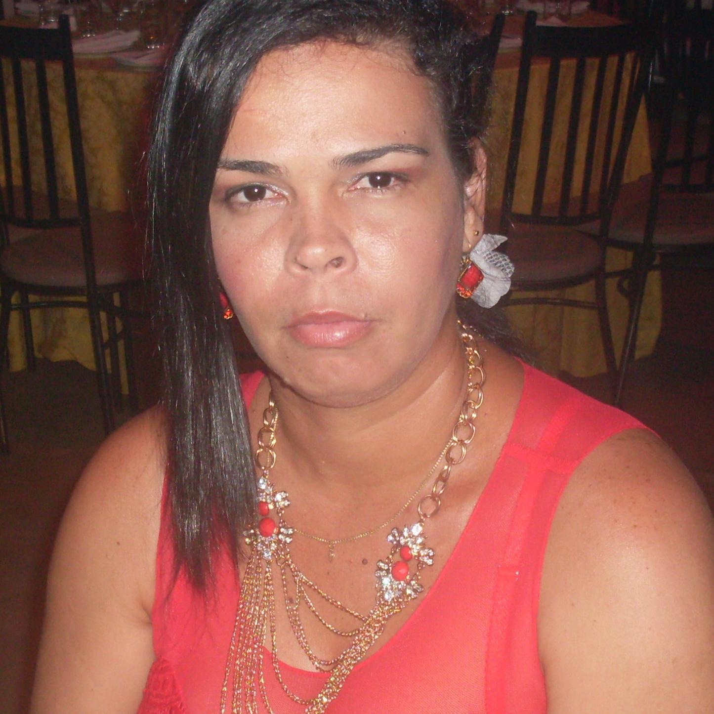 uma pessoa sincera, carinhosa, alegre