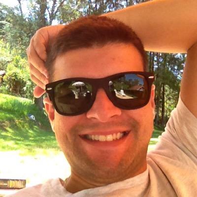 Eu sou muito idealista e critico. acredito so no que eu penso!!
