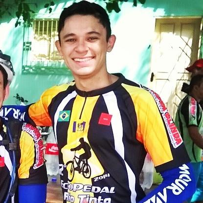 Ciclista, amante dos desafios, viciado em adrenalina e guerreiro da vida.