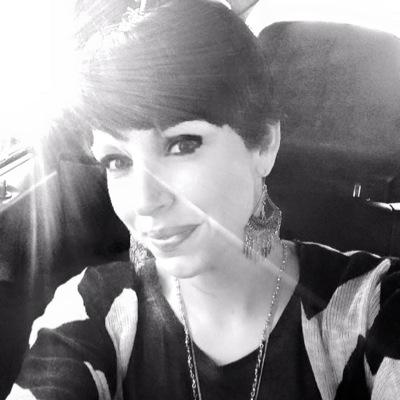 I am a 34 year old single mother who is currently attending college at Everest university and I love social networking.