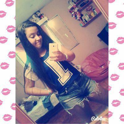 A veces tenemos que aceptar que hay gente que se queda en nuestro corazón aunque no se quede en nuestra vida.