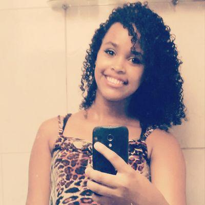 CintiaElysse's profile picture. nunk deixe q alguém queira ser maior do q vc, pq maior q vc é a chuva e ela sempre cai aos seus pés