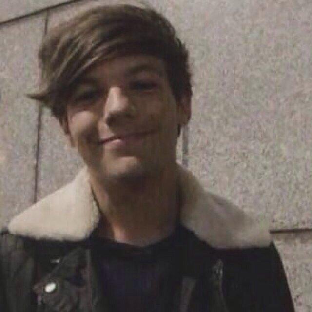 louis tomlinson is the reason i smile everyday xD