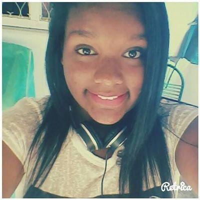 Directioner ❤❤
Brasil... 
Moro na coxa do Harry ☺❤