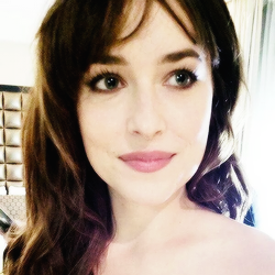 DEMIDIOS4's profile picture. soy la empleada de demi, y como pago, me da sexo