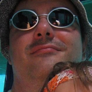 Desarrollador independiente, apasionado de las nuevas tecnologías y creador de NoLoComas!, una app para perder peso contando las calorías de lo que NO te comes.
