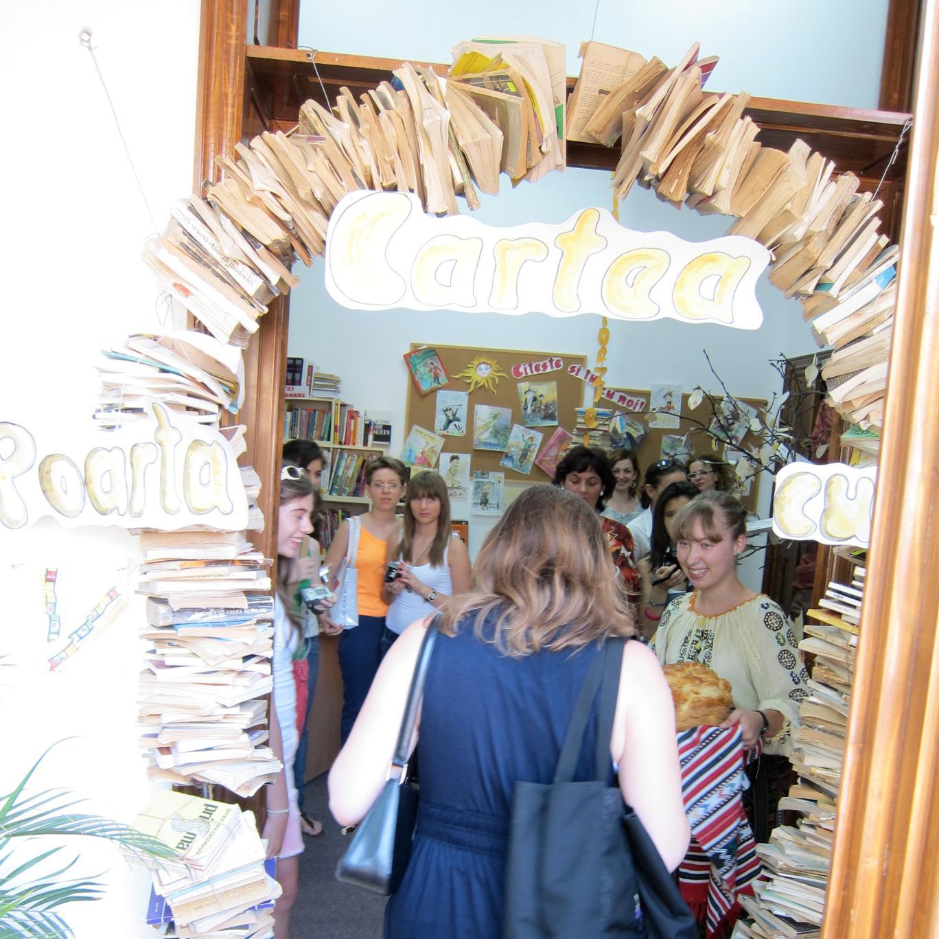 meghanreads's profile picture. school librarian, parent, animal person (she/her/hers)