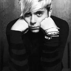 soy gorda fans de R5!!! los amo!!! amo demasiado a Riker Lynch♥♥