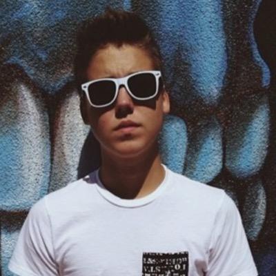 Hey guys! This is a free follow acct! Please follow @breezyespinosa