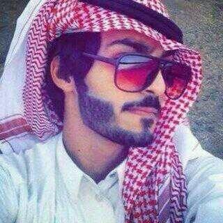 ‏اللي يتابعني عسى الله يحيه يامرحبا مثل المطر في هطوله ومن صد عني جعل ربي يهنييه كلن يبي ذوقه ويتبع ميوله ❤️متذوق للشعر ❤️
